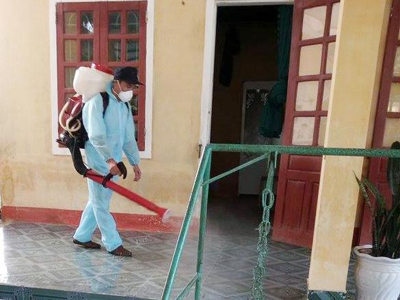 Phun phòng dịch tại Long Bình