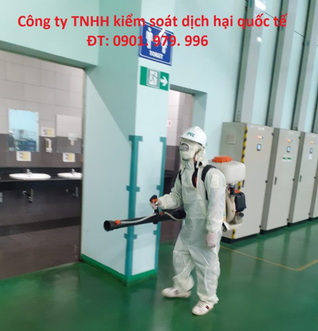 Phun phòng dịch tại Long Bình